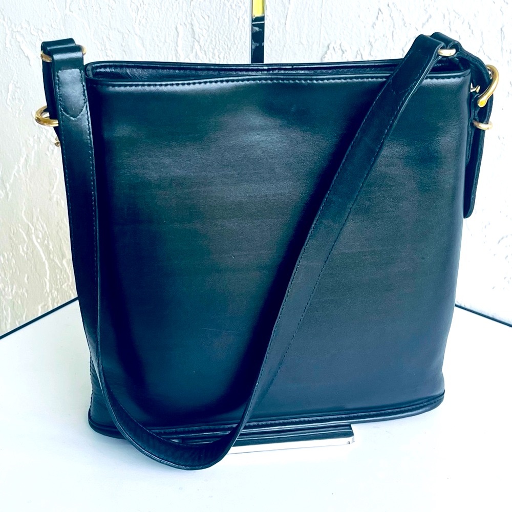 VINTAGE COACH EQUESTRIAN SLIM BUCKET | 9806 | BLACK SHOULDER BAG